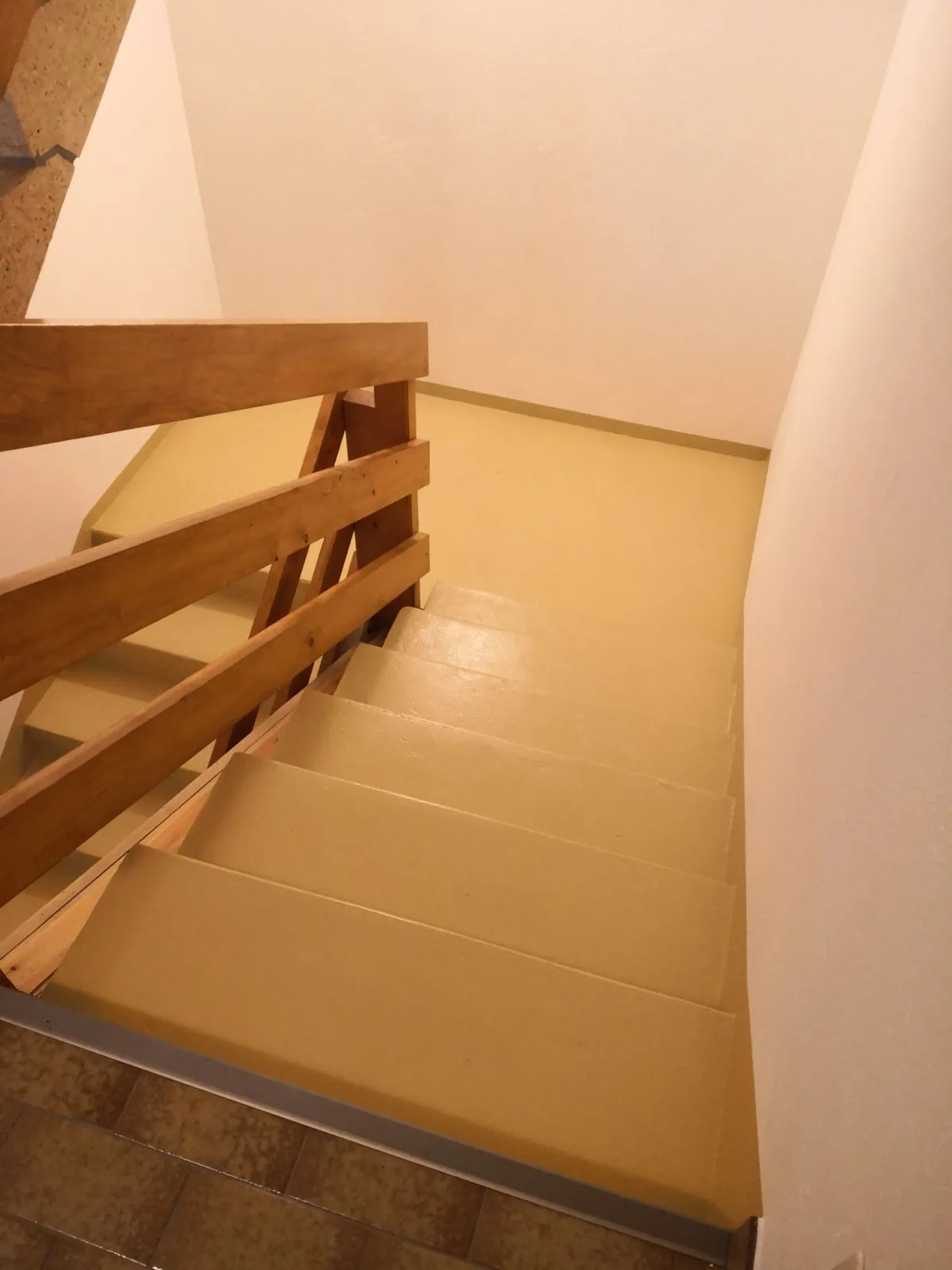 Escalier repeint, travaux terminés